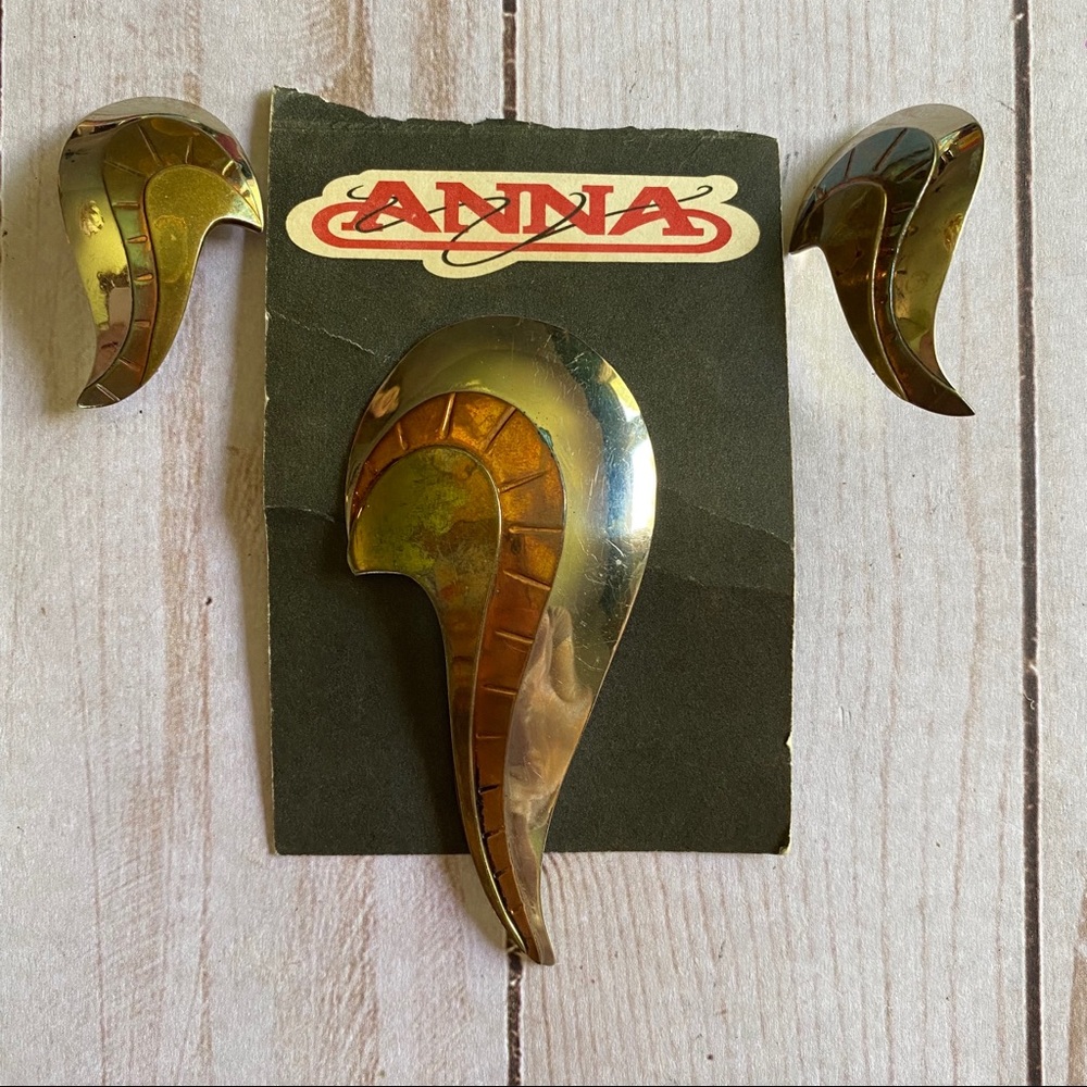 Anna Vintage Brooch and Earrings Set - Picture 13 of 13